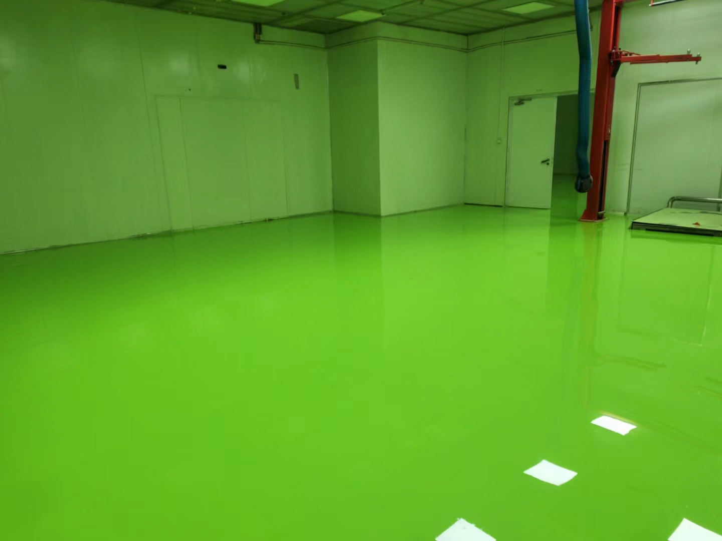 环氧地坪漆的柔韧性和抗冲击性：适用于需要缓冲和保护的区域
